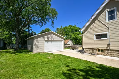 3725 S 5th Pl, Milwaukee, WI 53207 - Photo 39