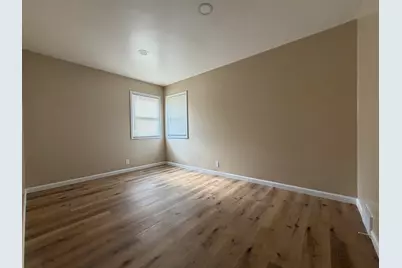 5261 N 46th St, Milwaukee, WI 53218 - Photo 9