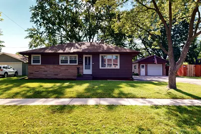 927  Peterson St, Fort Atkinson, WI 53538 - Photo 1