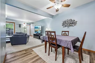 W240N2550 E Parkway Meadow Cir, Pewaukee, WI 53072 - Photo 7