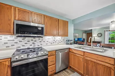 W240N2550 E Parkway Meadow Cir #2, Pewaukee, WI 53072 - Photo 3