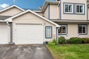 W240N2550 E Parkway Meadow Cir, Pewaukee, WI 53072 - Photo 21
