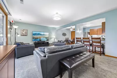 W240N2550 E Parkway Meadow Cir #2, Pewaukee, WI 53072 - Photo 9