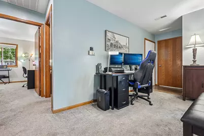 W240N2550 E Parkway Meadow Cir #2, Pewaukee, WI 53072 - Photo 17