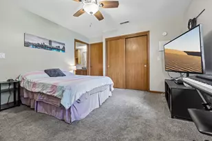 W240N2550 E Parkway Meadow Cir, Pewaukee, WI 53072 - Photo 11