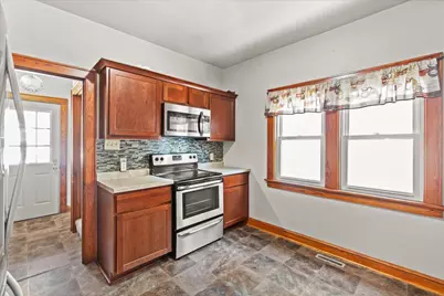 2918 S 7th St, Milwaukee, WI 53215 - Photo 11