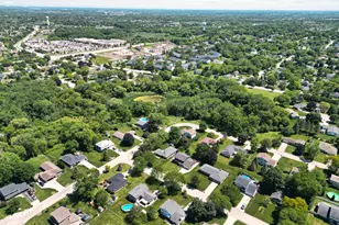 10520 W Monastery Dr, Franklin, WI 53132 - Photo 27