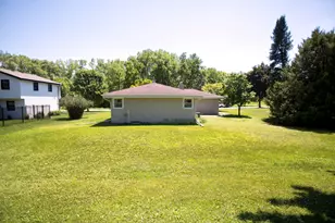 10520 W Monastery Dr, Franklin, WI 53132 - Photo 23