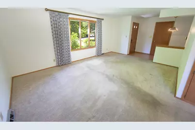 10520 W Monastery Dr, Franklin, WI 53132 - Photo 3
