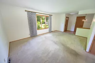 10520 W Monastery Dr, Franklin, WI 53132 - Photo 3