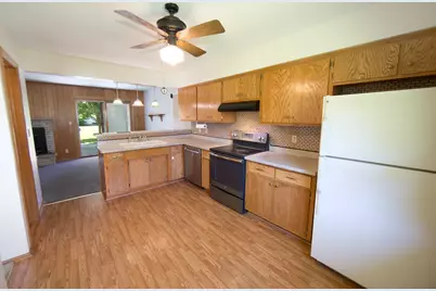 10520 W Monastery Dr, Franklin, WI 53132 - Photo 9