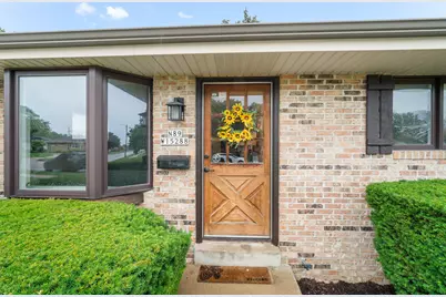 N89W15288  Jefferson Ave, Menomonee Falls, WI 53051 - Photo 3