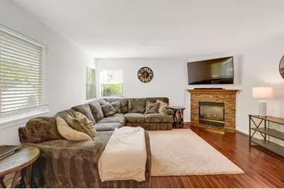 2549  Fox River Pkwy, Waukesha, WI 53189 - Photo 5