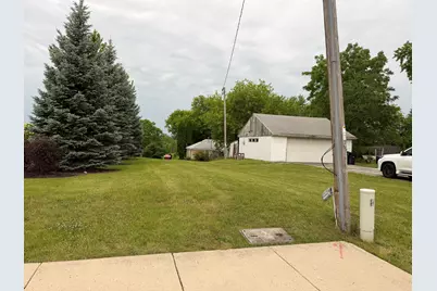W140N5683  Lilly Rd, Menomonee Falls, WI 53051 - Photo 3