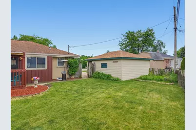 N89W15350  Cleveland Ave, Menomonee Falls, WI 53051 - Photo 25