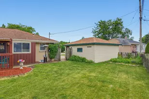 N89W15350 Cleveland Ave, Menomonee Falls, WI 53051 - Photo 25