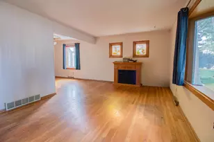 11634 W Dearbourn Ave, Wauwatosa, WI 53226 - Photo 11