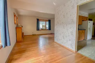 11634 W Dearbourn Ave, Wauwatosa, WI 53226 - Photo 15