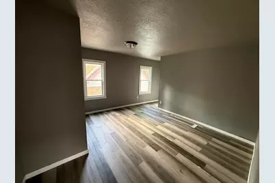 1323 S 37th St, Milwaukee, WI 53215 - Photo 17