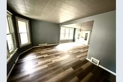 1323 S 37th St, Milwaukee, WI 53215 - Photo 5