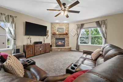 W141N10538  Wooded Hills Dr, Germantown, WI 53022 - Photo 7