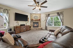 W141N10538 Wooded Hills Dr, Germantown, WI 53022 - Photo 7