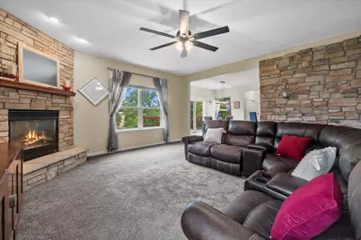 W141N10538  Wooded Hills Dr, Germantown, WI 53022 - Photo 9