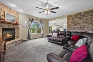 W141N10538 Wooded Hills Dr, Germantown, WI 53022 - Photo 9