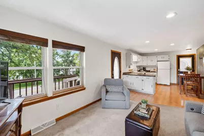 608 W Capitol Dr, Hartland, WI 53029 - Photo 7
