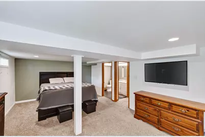 608 W Capitol Dr, Hartland, WI 53029 - Photo 25
