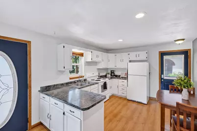608 W Capitol Dr, Hartland, WI 53029 - Photo 9