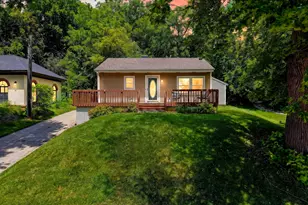 608 W Capitol Dr, Hartland, WI 53029 - Photo 1