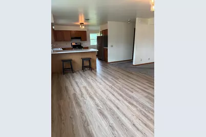 610 E Wisconsin St #610 1/2, Delavan, WI 53115 - Photo 3