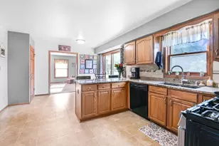 N172W20516 Hazelwood Ln, Jackson, WI 53037 - Photo 3