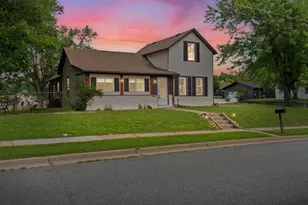 611 Monroe St, Onalaska, WI 54650 - Photo 1