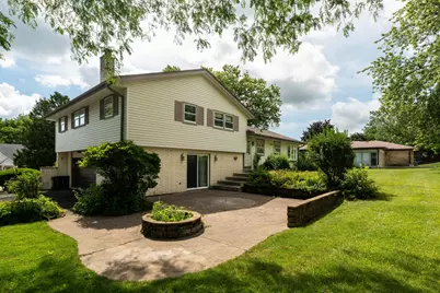 4514  Ridgecrest Dr, Racine, WI 53403 - Photo 3
