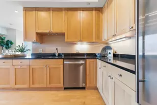 923 E Kilbourn Ave, Milwaukee, WI 53202 - Photo 15