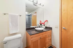 923 E Kilbourn Ave, Milwaukee, WI 53202 - Photo 27