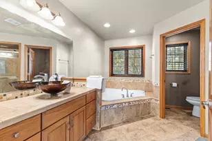 13600 W Eagle Trace, New Berlin, WI 53151 - Photo 23