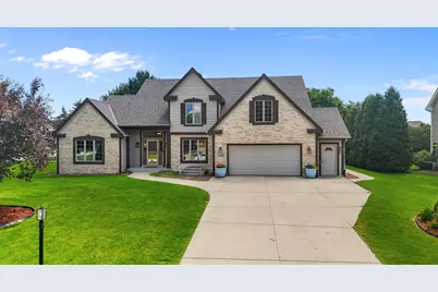 13600 W Eagle Trace Trce, New Berlin, WI 53151 - Photo 3