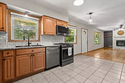 N64W14161  Lincoln Ln, Menomonee Falls, WI 53051 - Photo 7