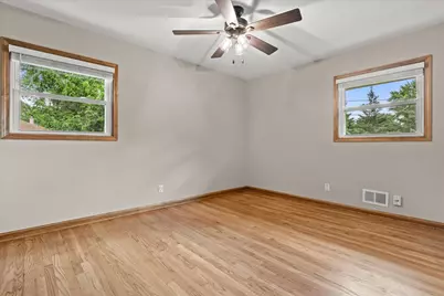 N64W14161  Lincoln Ln, Menomonee Falls, WI 53051 - Photo 15