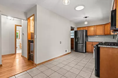 N64W14161  Lincoln Ln, Menomonee Falls, WI 53051 - Photo 9