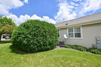 N57W24093 N Sycamore Cir, Sussex, WI 53089 - Photo 35