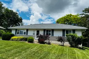 N92W17274 Forest Dr, Menomonee Falls, WI 53051 - Photo 3