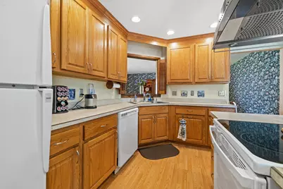 5442  Gallant Fox Ln, Racine, WI 53402 - Photo 13