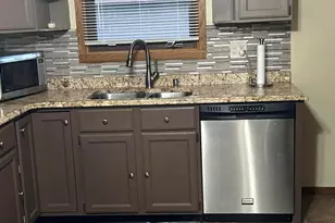 10409 W Villa Ave, Milwaukee, WI 53224 - Photo 9