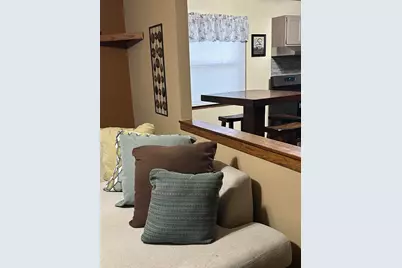 10409 W Villa Ave, Milwaukee, WI 53224 - Photo 7