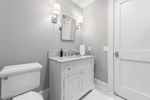 923 E Kilbourn Ave, Milwaukee, WI 53202 - Photo 79