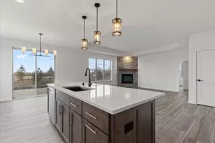 W251N2399 Valleyview Cir, Pewaukee, WI 53072 - Photo 5